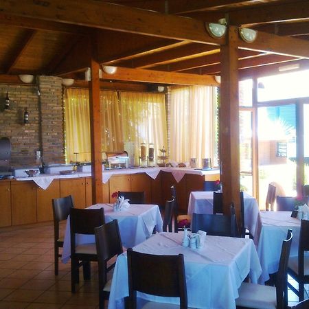 Hotel Oasis Kyparissia Exterior foto