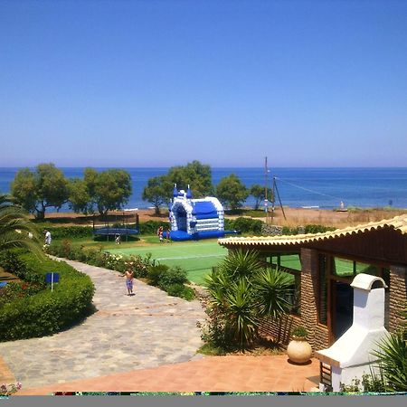 Hotel Oasis Kyparissia Exterior foto