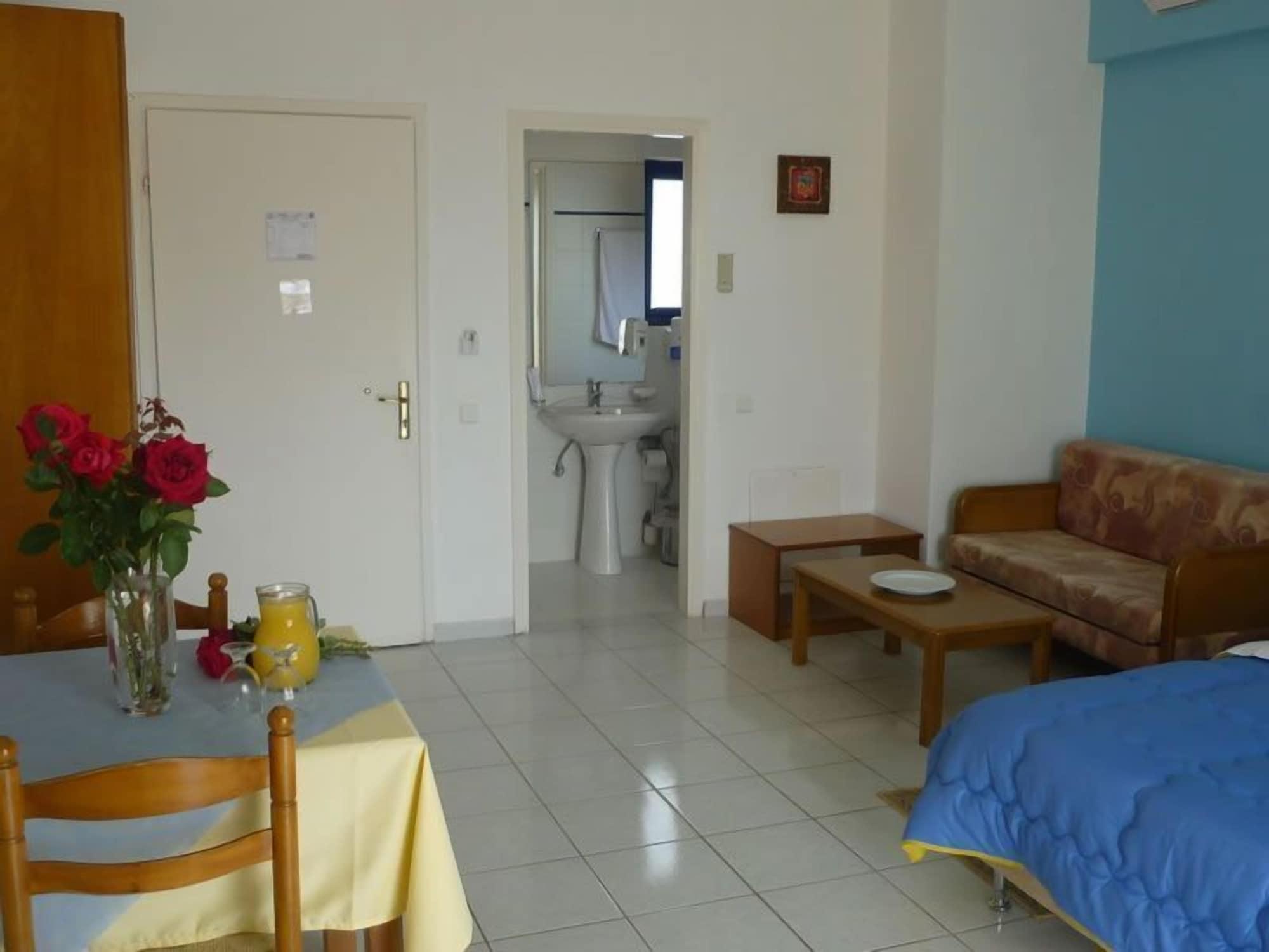 Hotel Oasis Kyparissia Exterior foto