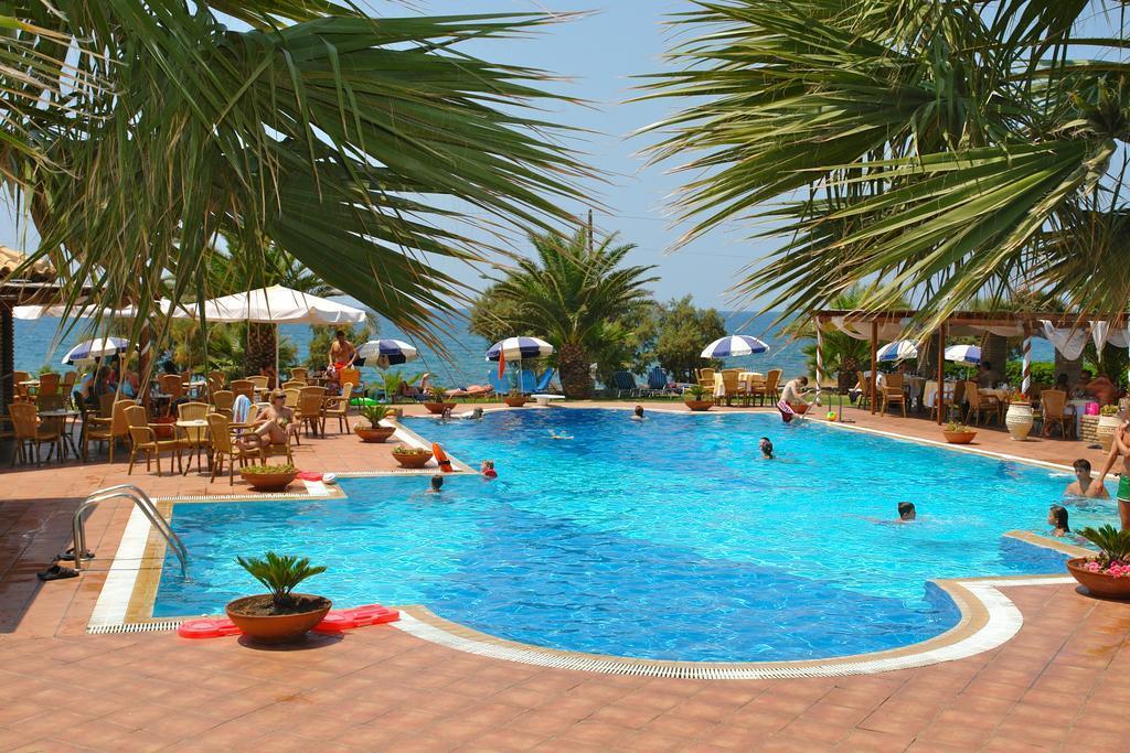 Hotel Oasis Kyparissia Exterior foto
