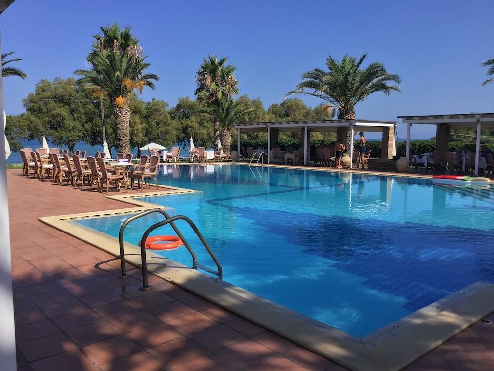 Hotel Oasis Kyparissia Exterior foto