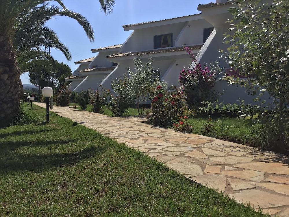 Hotel Oasis Kyparissia Exterior foto