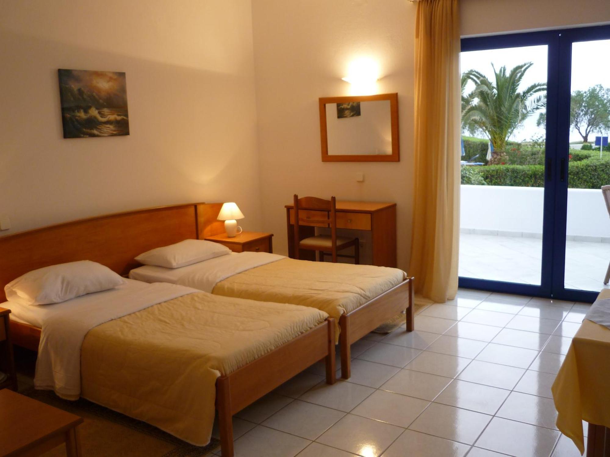 Hotel Oasis Kyparissia Exterior foto