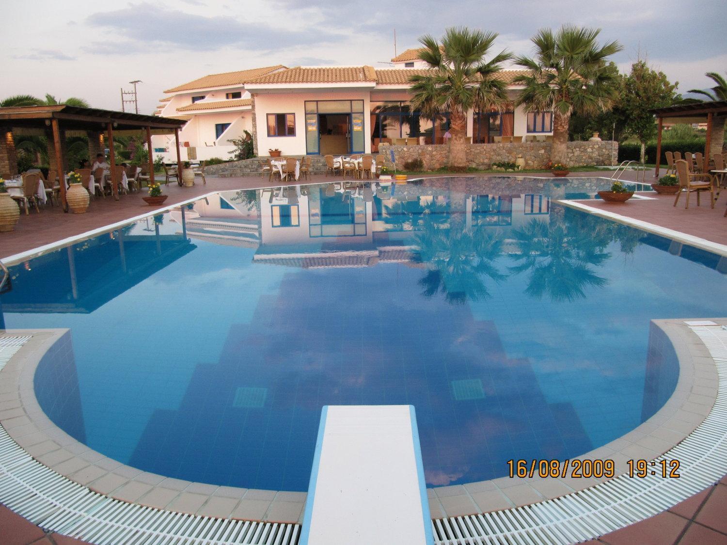 Hotel Oasis Kyparissia Exterior foto