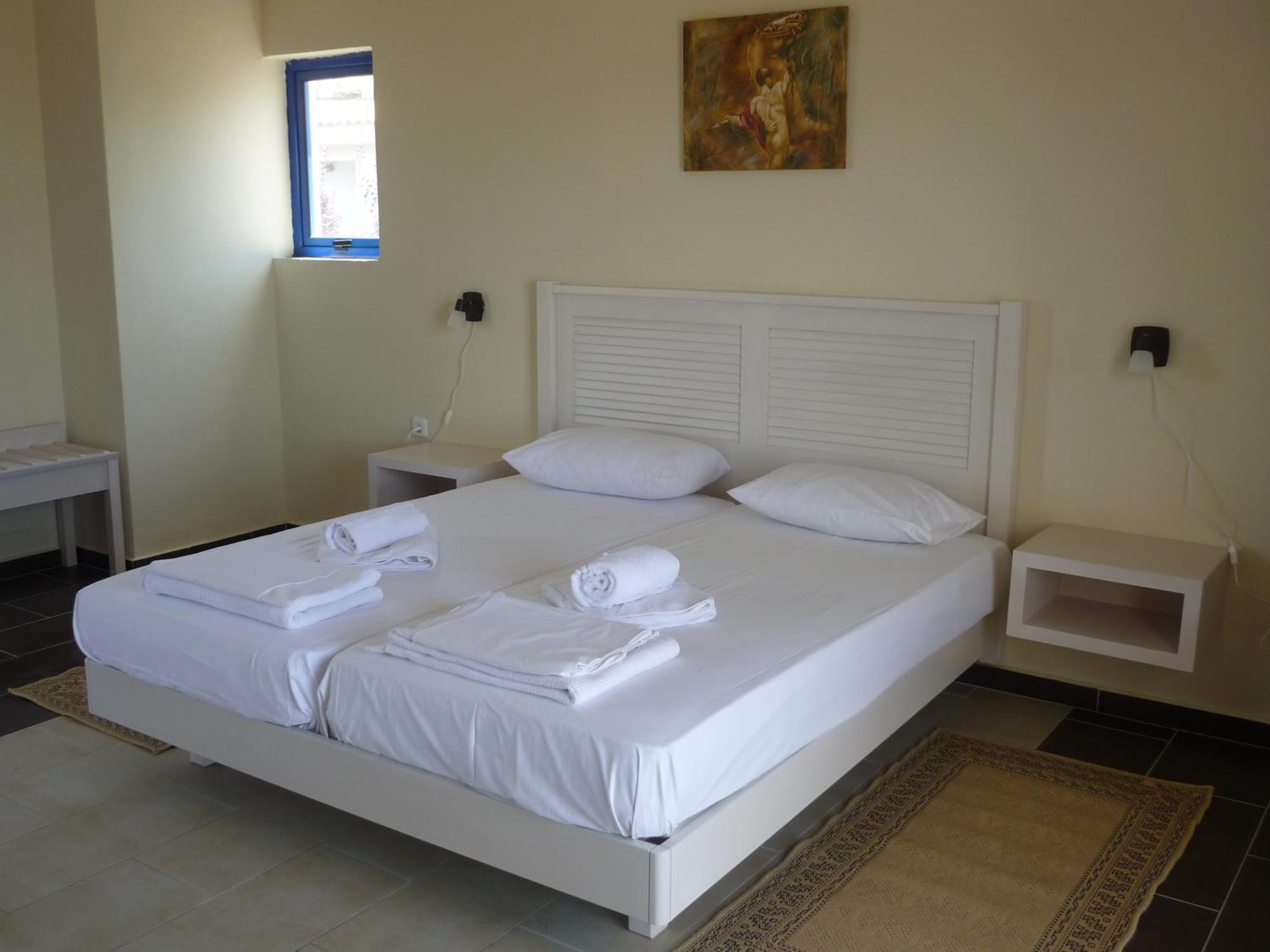 Hotel Oasis Kyparissia Exterior foto