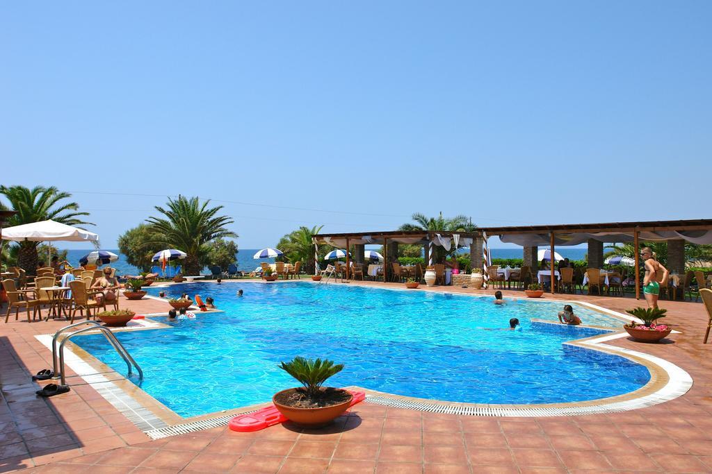 Hotel Oasis Kyparissia Exterior foto