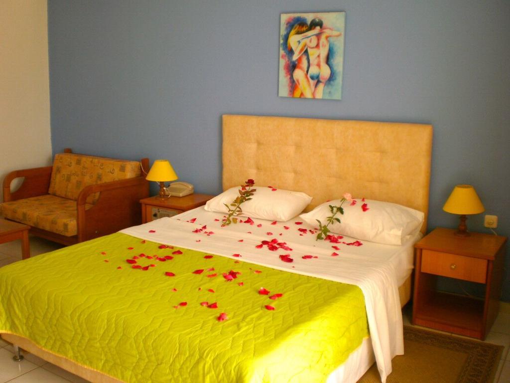 Hotel Oasis Kyparissia Exterior foto