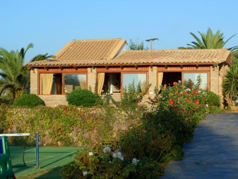 Hotel Oasis Kyparissia Exterior foto
