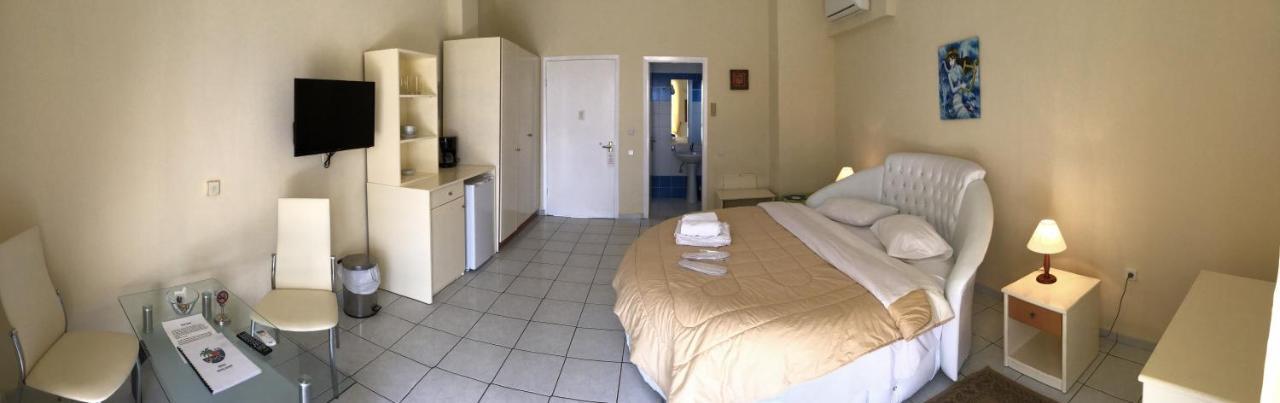 Hotel Oasis Kyparissia Exterior foto