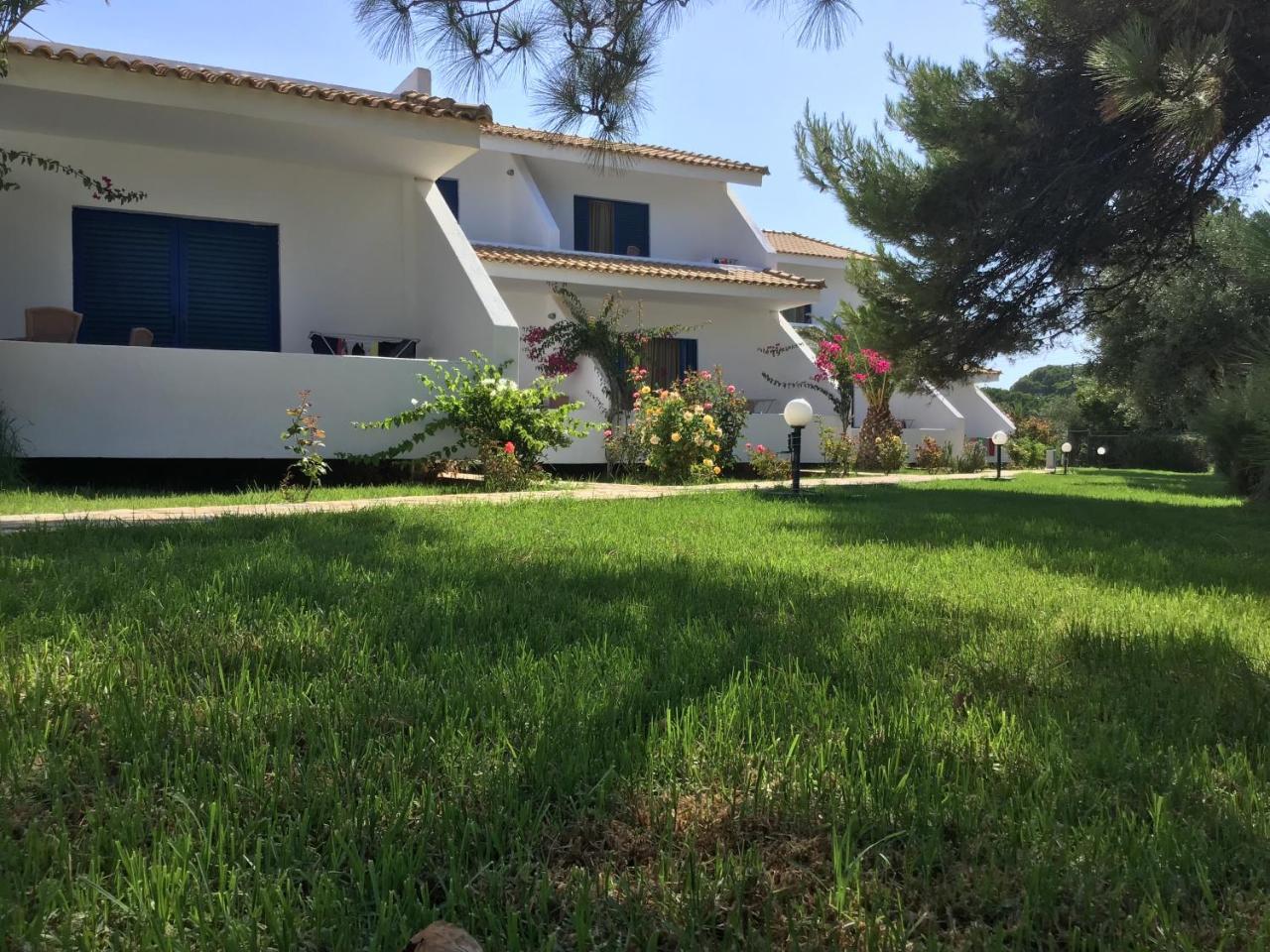 Hotel Oasis Kyparissia Exterior foto