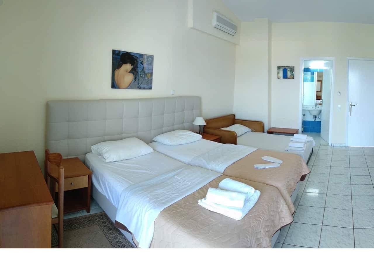 Hotel Oasis Kyparissia Exterior foto